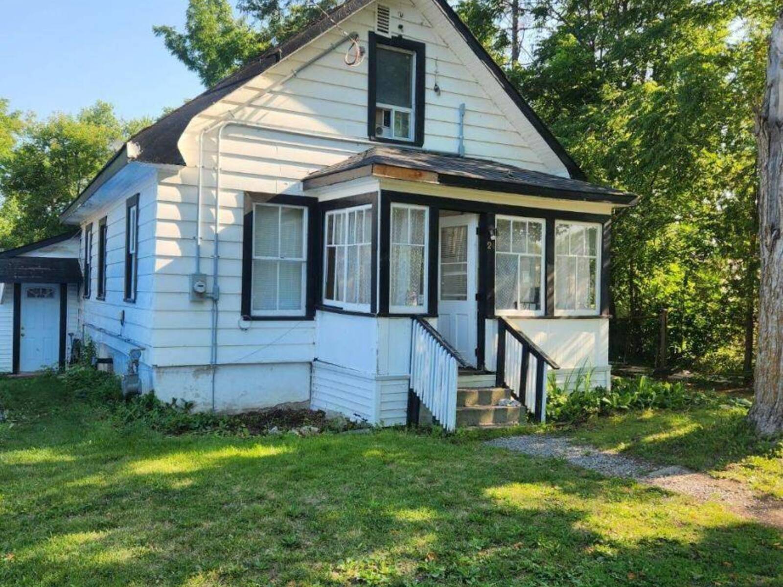 24 VICTORIA STREET E, Kawartha Lakes, Ontario K0L 2W0