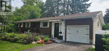 150 LOFTY PINES CRESCENT | Gravenhurst Ontario | Slide Image Two
