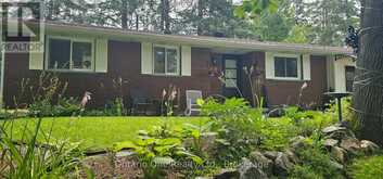 150 LOFTY PINES CRESCENT | Gravenhurst Ontario | Slide Image Six