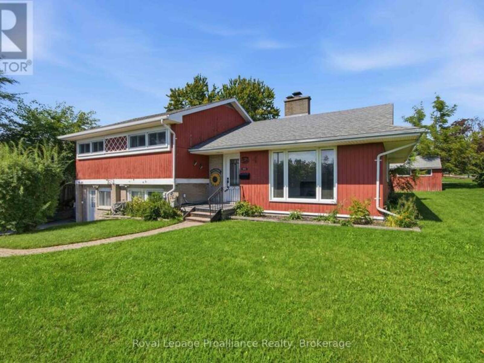 302 KING STREET, Quinte West, Ontario K8V 3X5