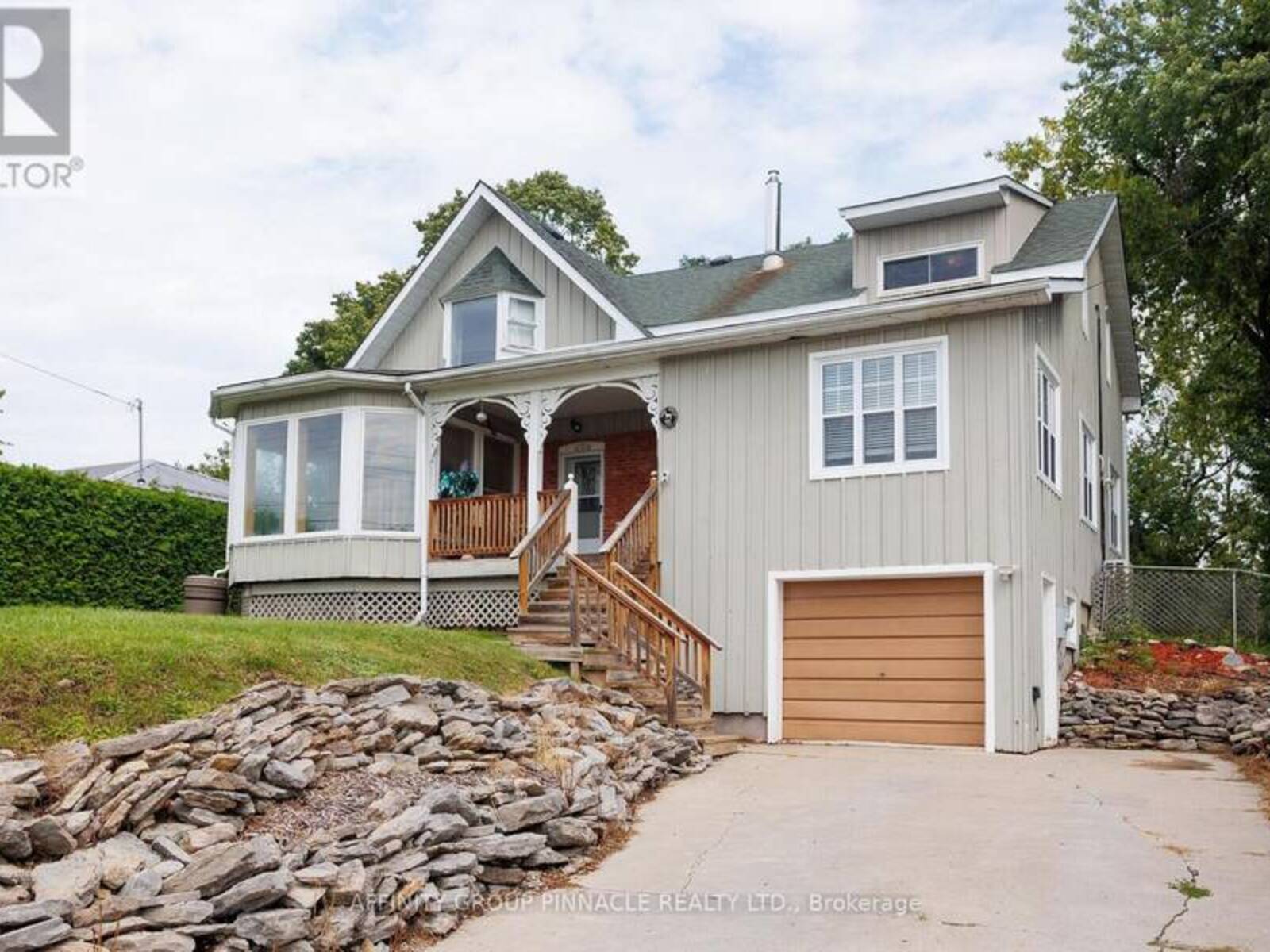 95 BOND STREET E, Fenelon Falls, Ontario K0M 1N0