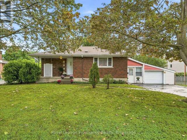 15 ELVINS GARDENS Belleville Ontario, K8P 2T2 - Property For Sale