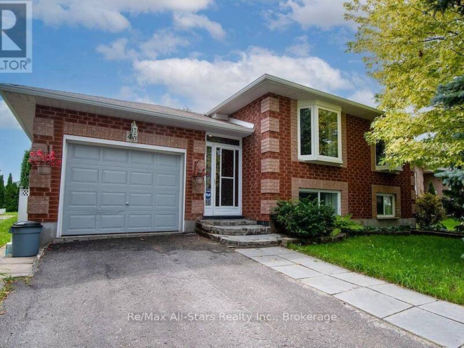 43 MCGIBBON BOULEVARD, Lindsay, Ontario K9V 6G4
