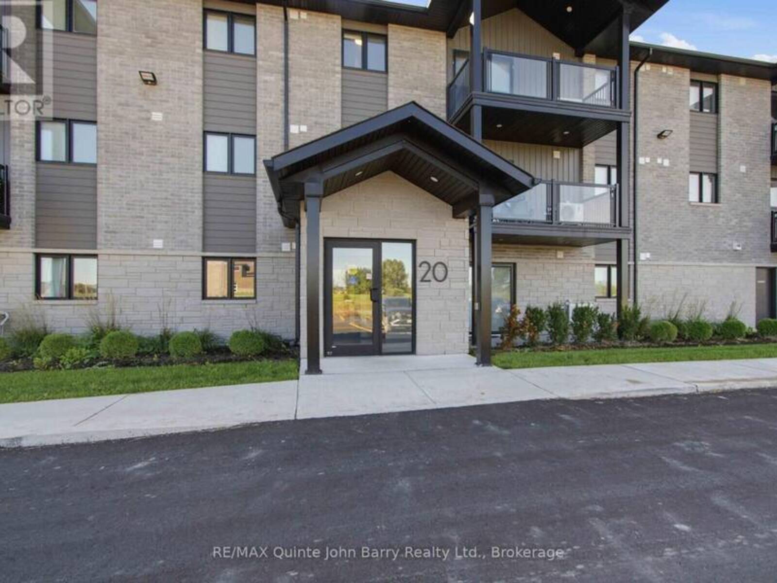 302-20 HILLSIDE MEADOW DRIVE, Quinte West, Ontario K8V 0J7