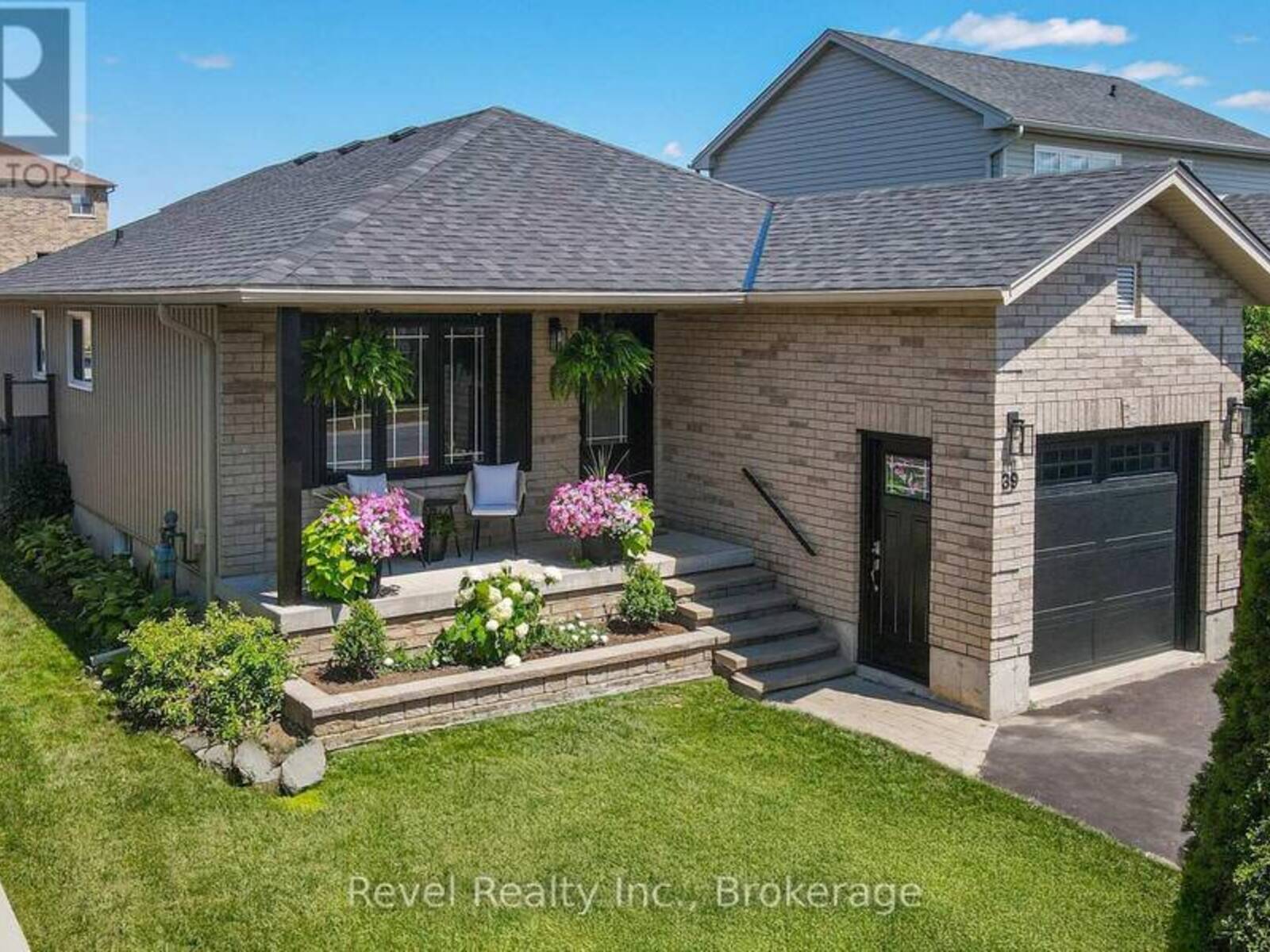 39 SPRINGDALE DRIVE, Lindsay, Ontario K9V 0J4