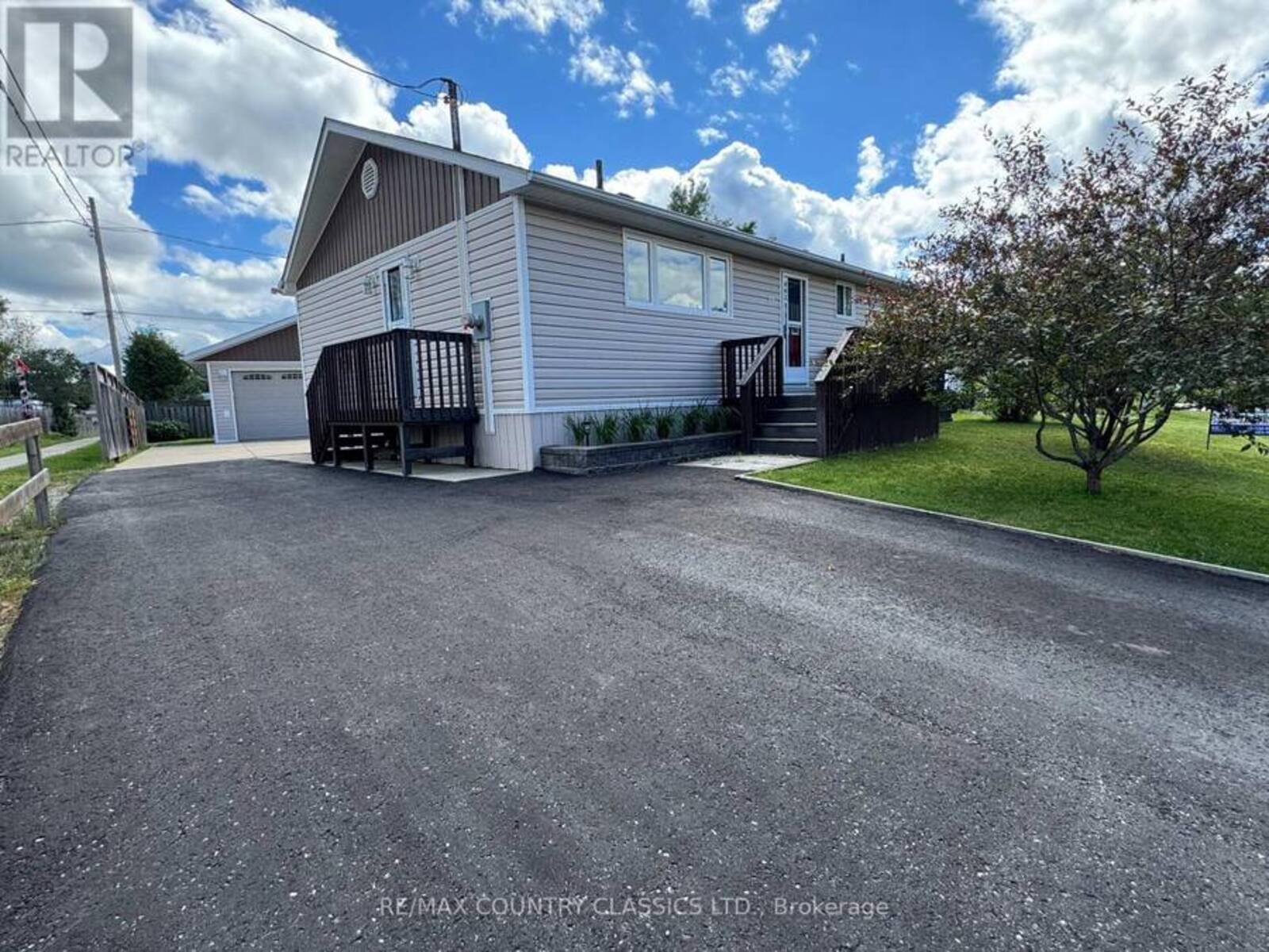 89 SPRUCEDALE STREET, Highlands East, Ontario K0L 1M0