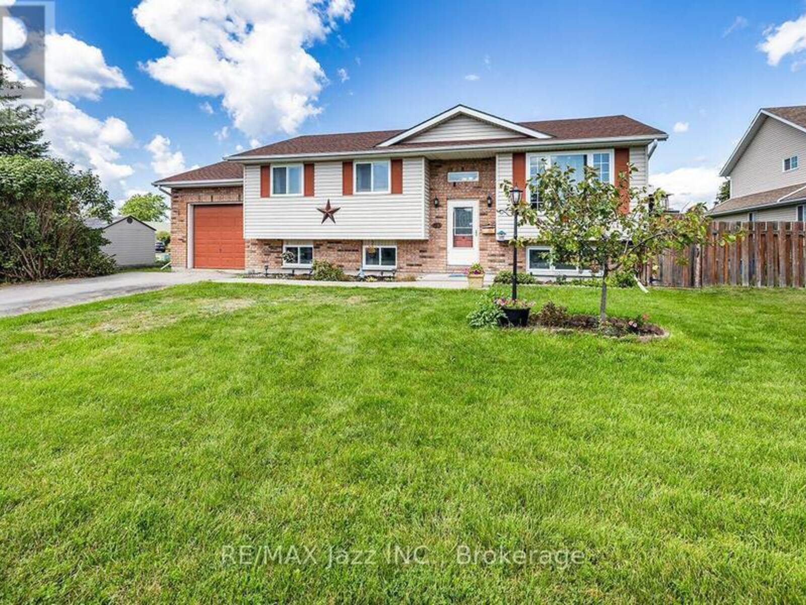 24 GLENN DRIVE, Quinte West, Ontario K8V 6E3