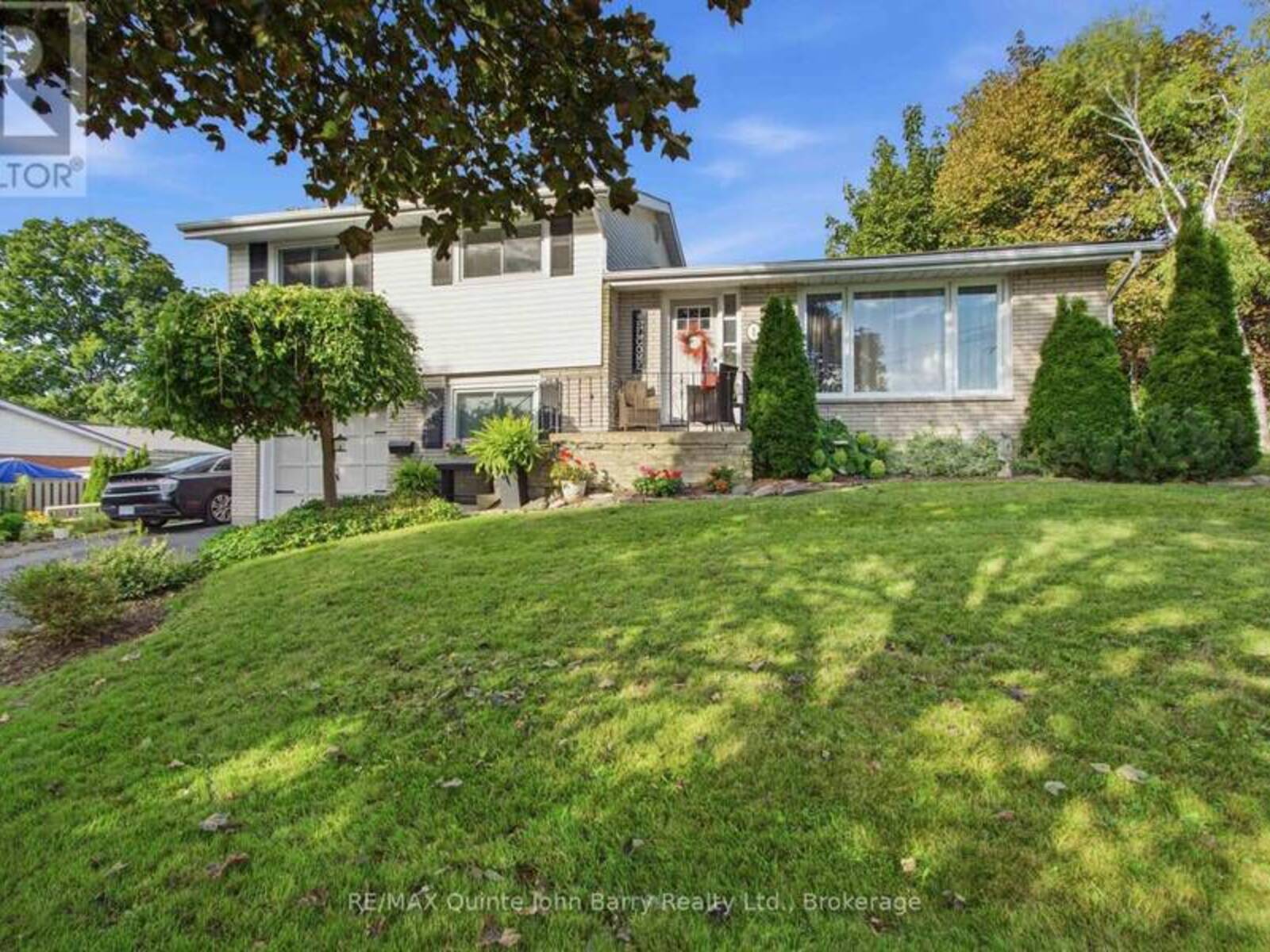 1 PARKSIDE DRIVE, Quinte West, Ontario K8V 5L6