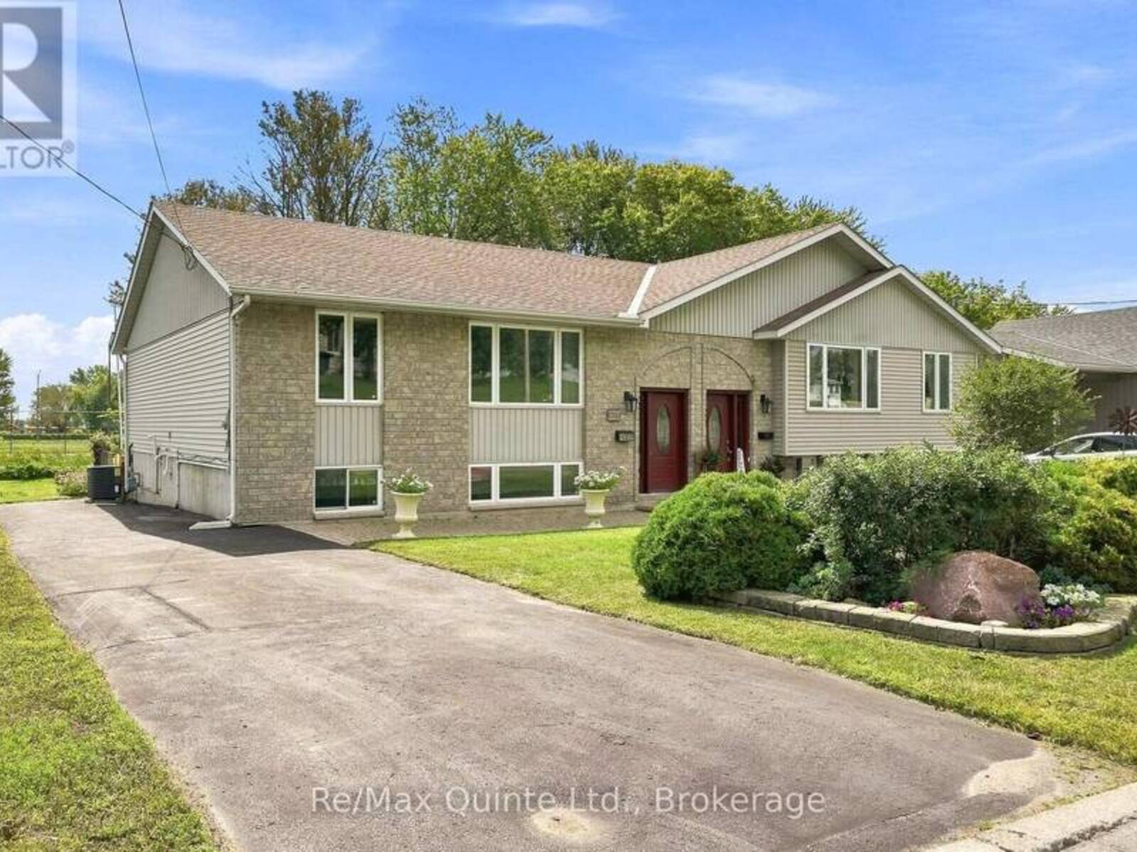 51 BAY STREET, Quinte West, Ontario K8V 1H4