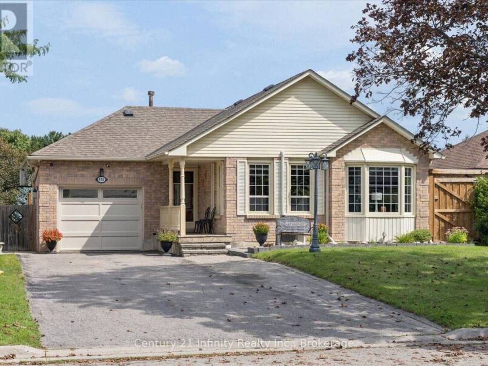 814 LOCHNESS CRESCENT, Oshawa, Ontario L1J 7P6