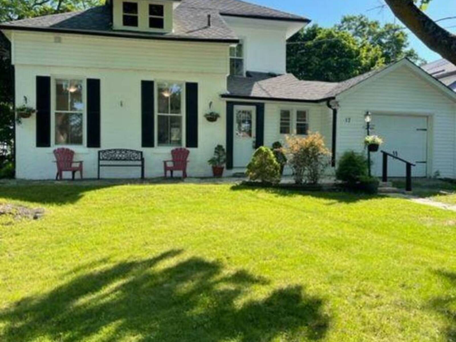 17 DODD STREET, Fenelon Falls, Ontario K0M 1N0