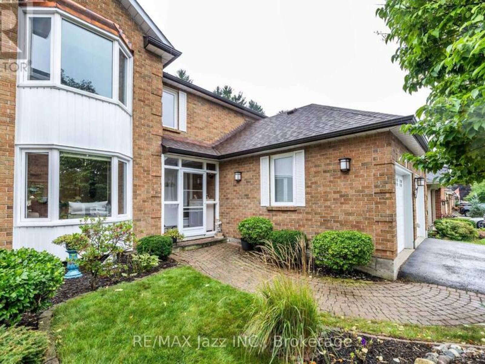 29 VALLEYCREST DRIVE, Clarington, Ontario L1E 1J2