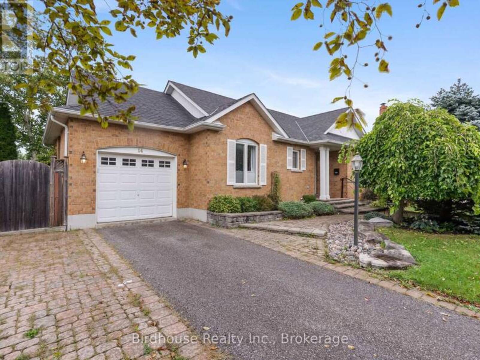 14 LANGTON PLACE, Lindsay, Ontario K9V 6G9