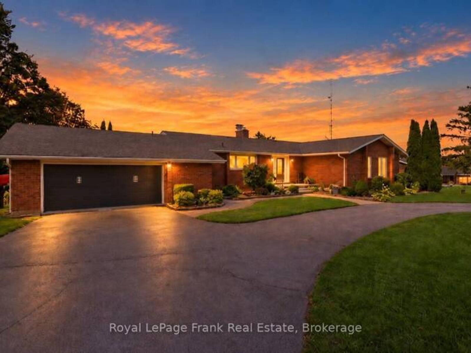 61 BLUEWATER AVENUE, Lindsay, Ontario K9V 0K6