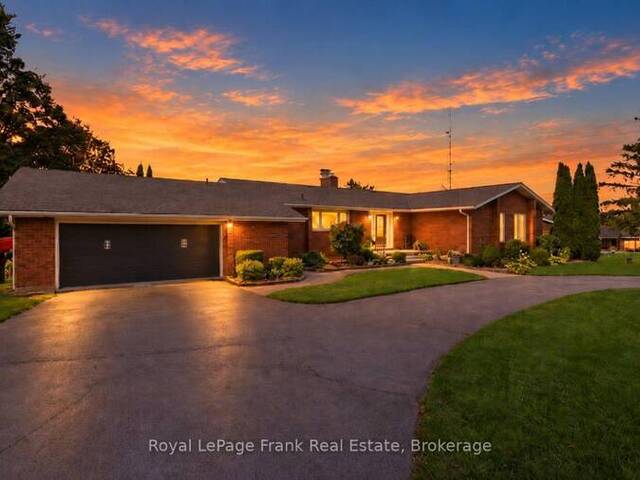 61 BLUEWATER AVENUE Lindsay Ontario, K9V 0K6 - 5 Bedrooms Waterfront Home For sale