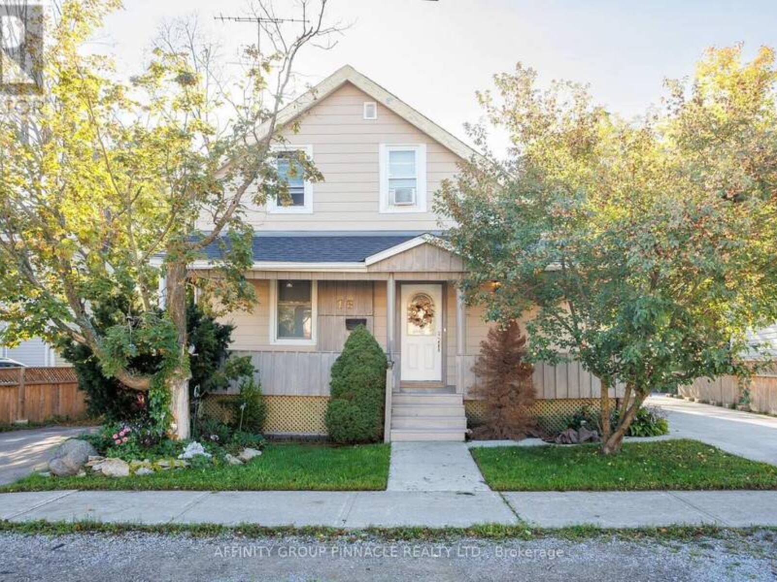 18 CLIFTON STREET, Fenelon Falls, Ontario K0M 1N0