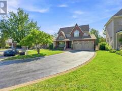 8 ROWLAND COURT Clarington Ontario, L1E 1Z8