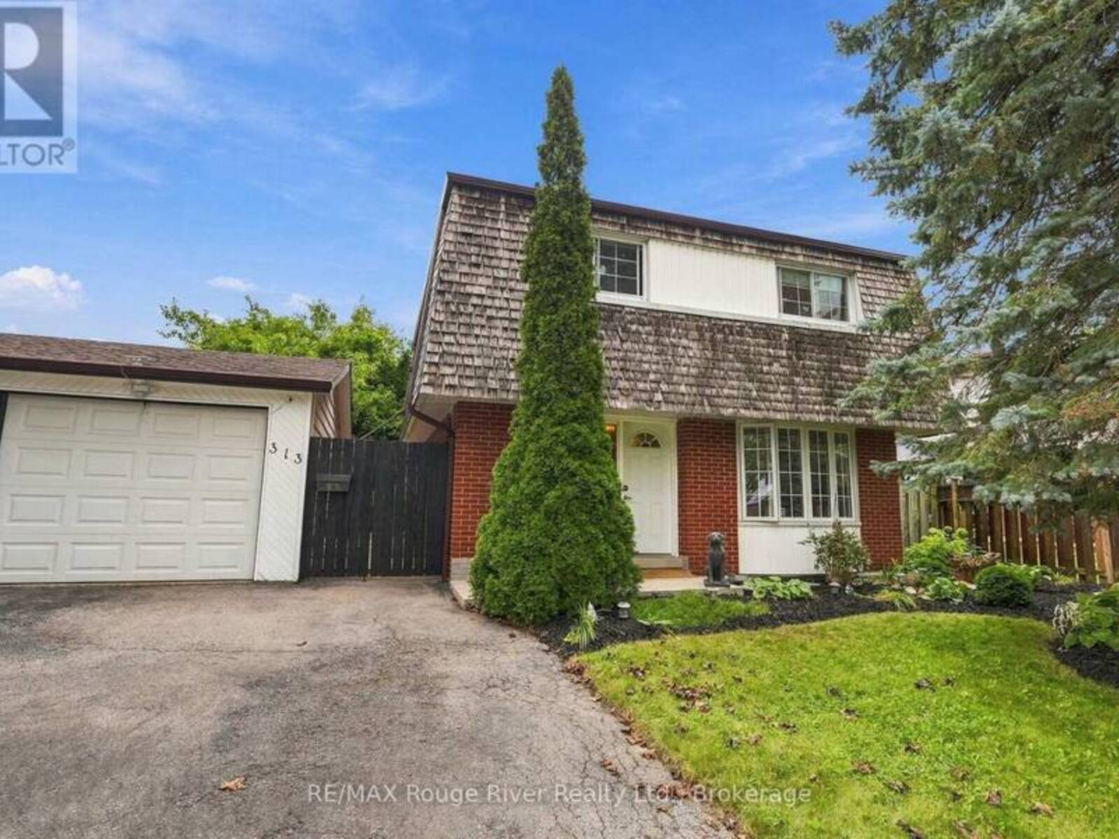 313 LUPIN DRIVE, Whitby, Ontario L1N 1Y5