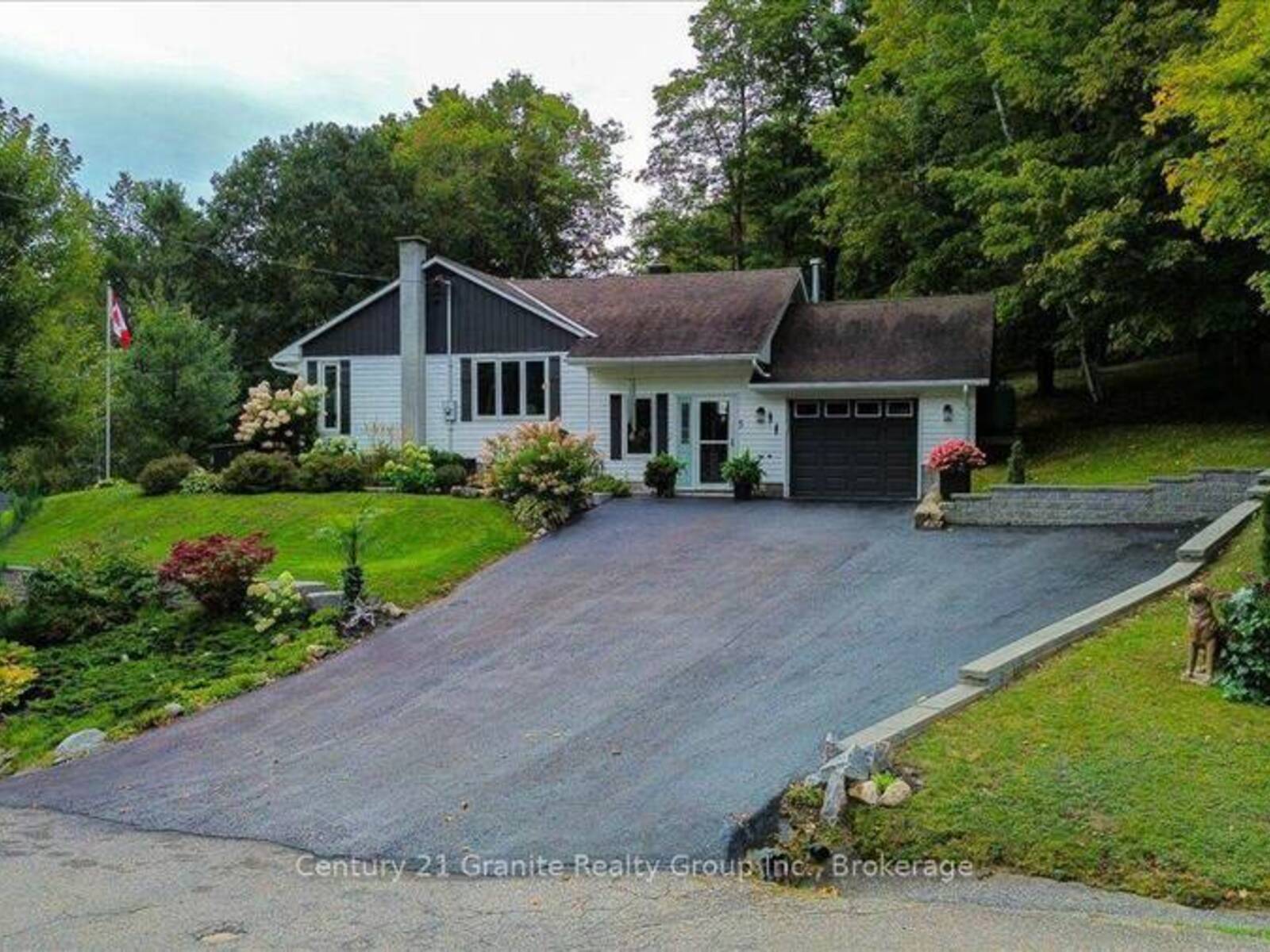 5 FOREST HILL ROAD, Bancroft, Ontario K0L 1C0