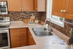 33 ASPEN PARK WAY | Whitby Ontario | Slide Image Twelve