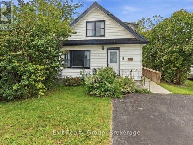 5 CHARLOTTE STREET Quinte West Ontario, K8V 2C1 - 3 Bedrooms Home For Sale