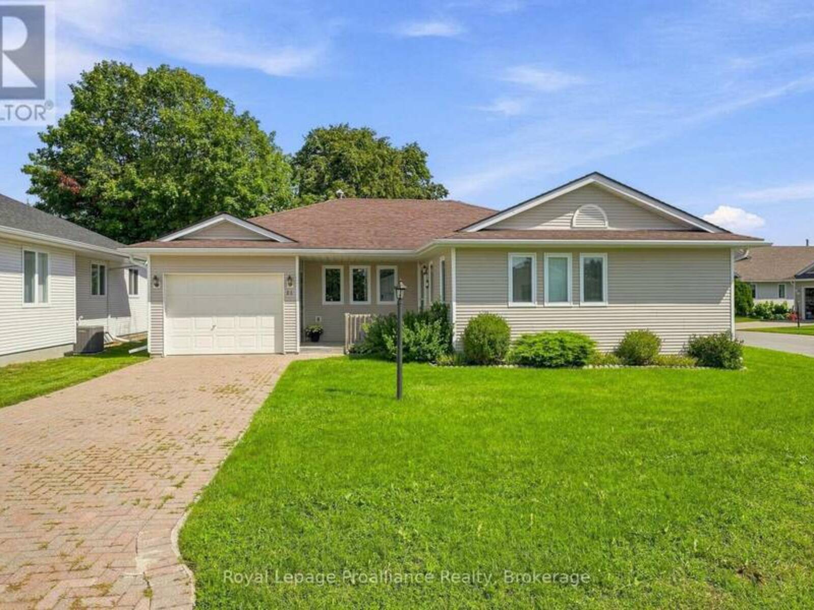 11 MONROE COURT, Prince Edward, Ontario K0K 3L0