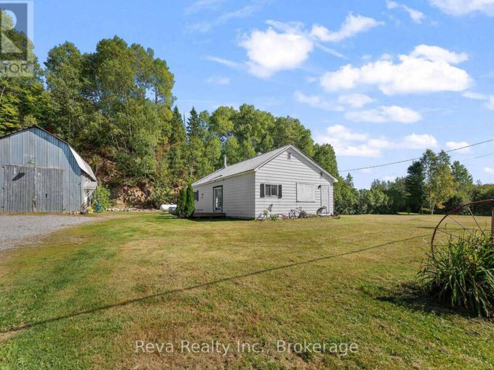 834 HYBLA ROAD, Bancroft, Ontario K0L 1C0
