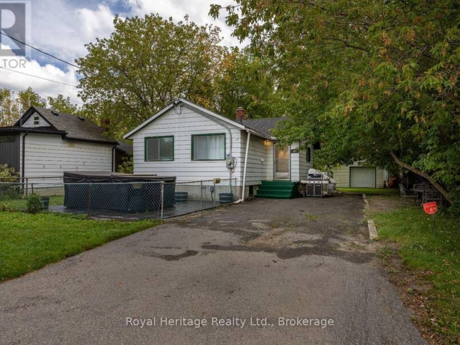 207 VALENCIA ROAD, Oshawa, Ontario L1J 1P2