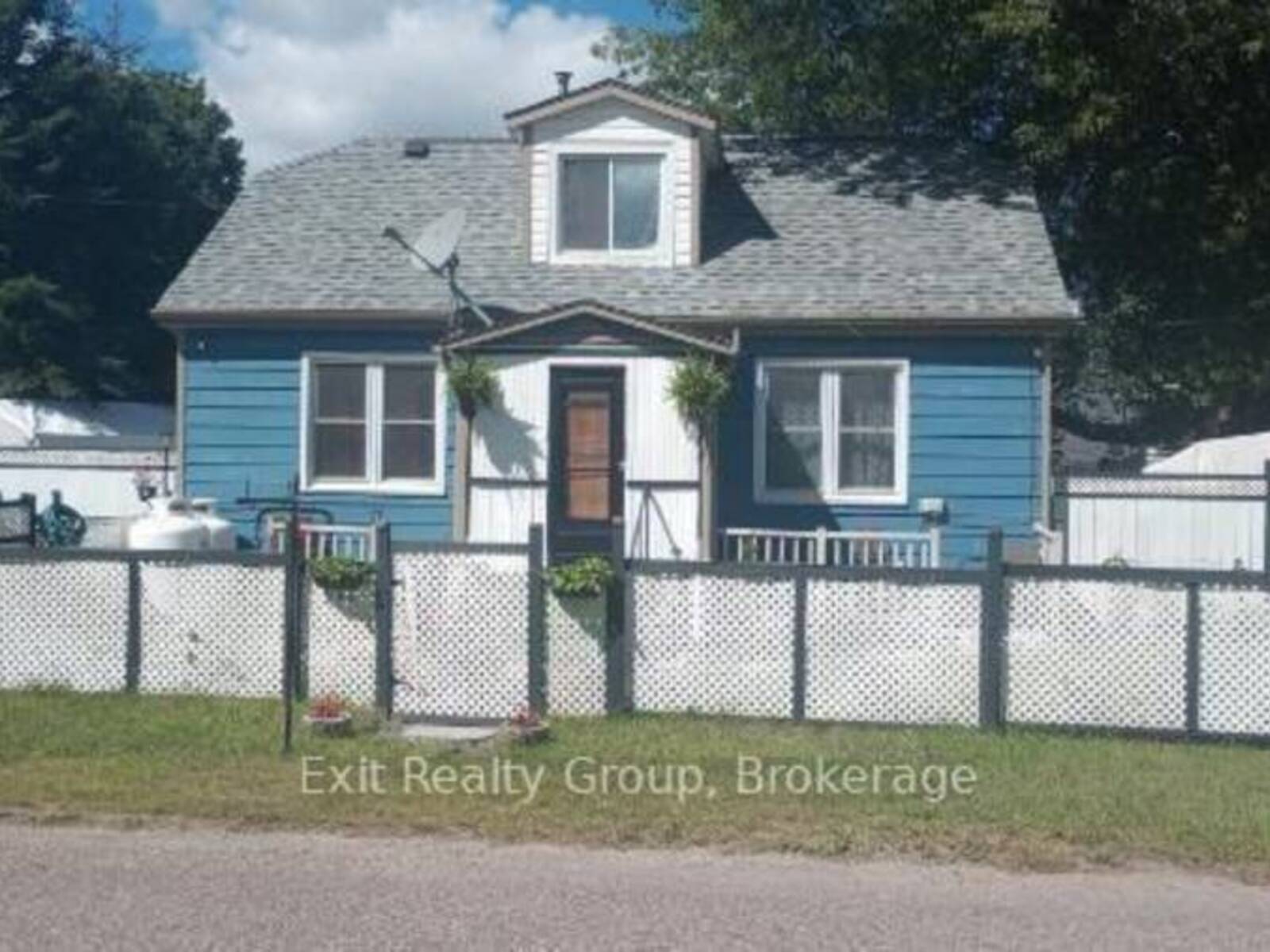 33 GLASTONBURY ROAD, Addington Highlands, Ontario K0H 2G0