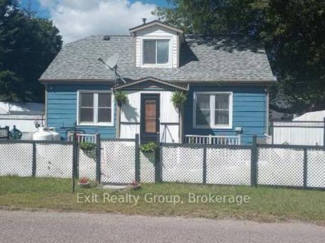 33 GLASTONBURY ROAD Addington Highlands Ontario, K0H 2G0 - 4 Bedrooms Home For Sale