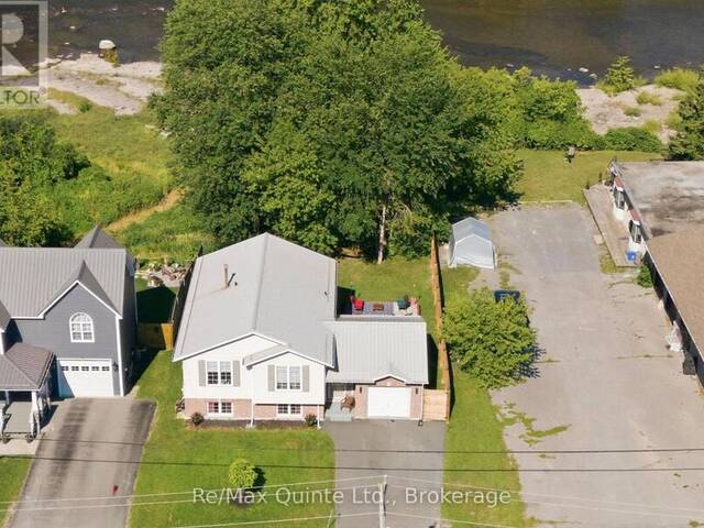 111 CANNIFTON ROAD N Belleville Ontario, K0K 1K0 - 3 Bedrooms Waterfront Home For sale