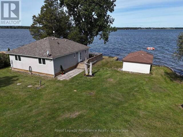 541G SOUTH SHORE ROAD Greater Napanee Ontario, K7R 3K7 - 2 Bedrooms Waterfront Home For sale