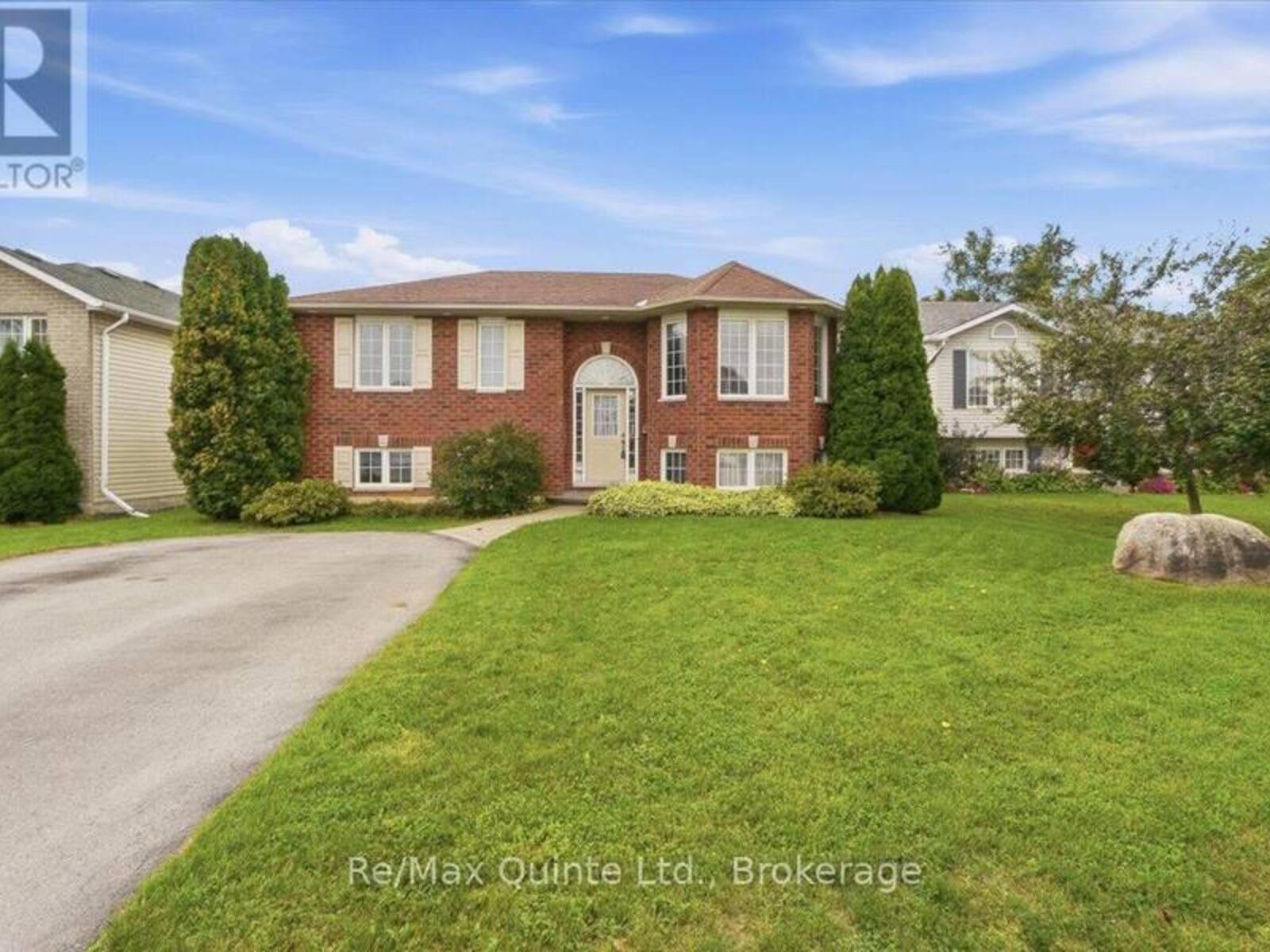 6 CHISHOLM SQUARE, Belleville, Ontario K8N 5Z4