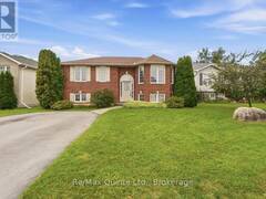 6 CHISHOLM SQUARE Belleville Ontario, K8N 5Z4