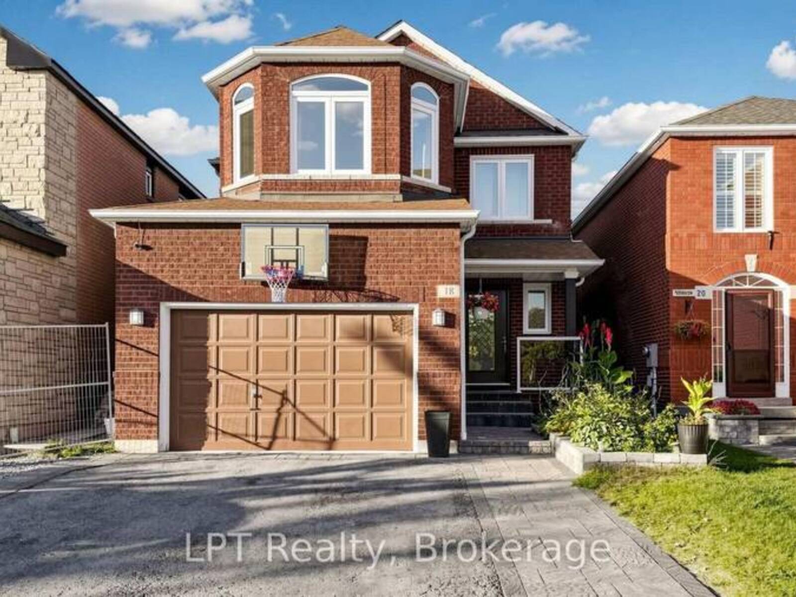 18 TAWN CRESCENT S, Ajax, Ontario L1Z 1J1