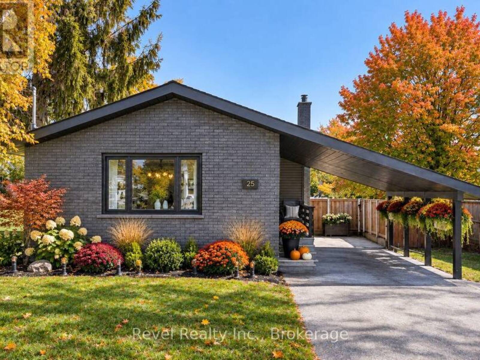 25 RIVERVIEW ROAD, Lindsay, Ontario K9V 1B2
