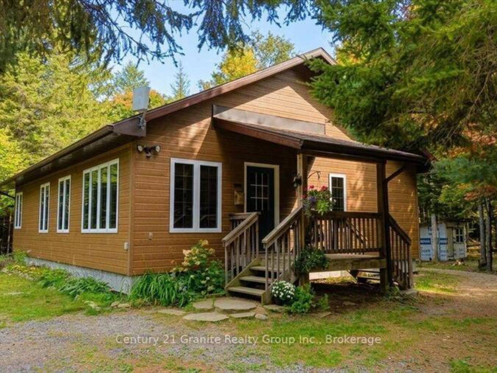 649 MADAWASKA ROAD, Hastings Highlands, Ontario K0L 2S0
