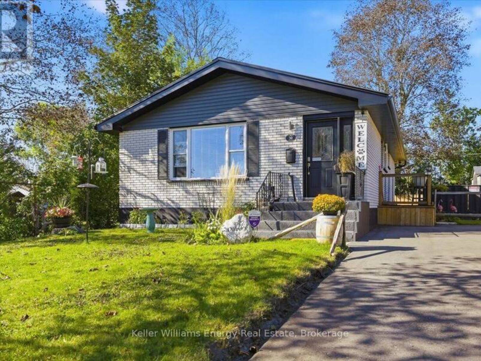 30 DOMINION DRIVE, Lindsay, Ontario K9V 1H7
