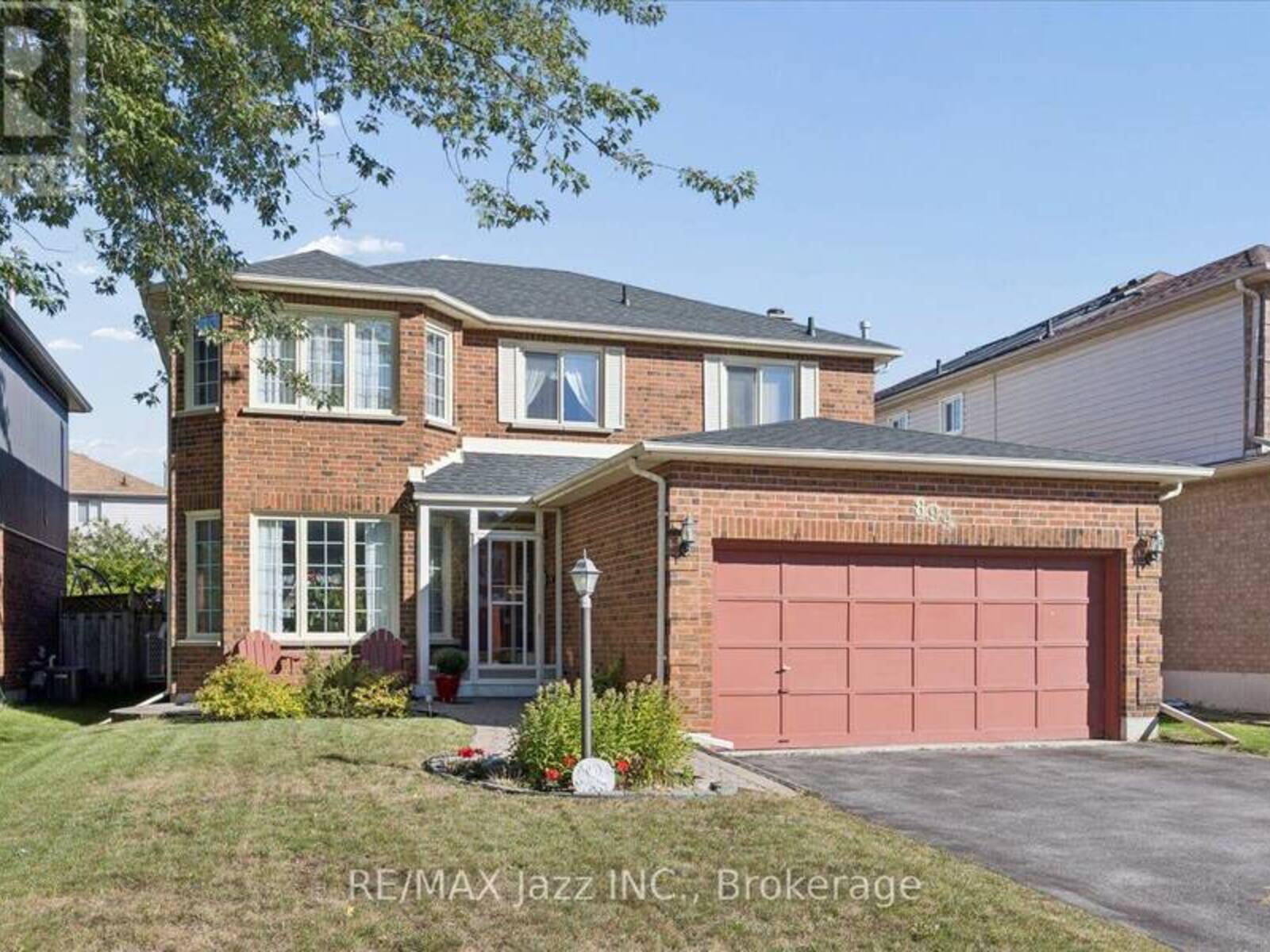 894 GRANDVIEW STREET N, Oshawa, Ontario L1K 2E3