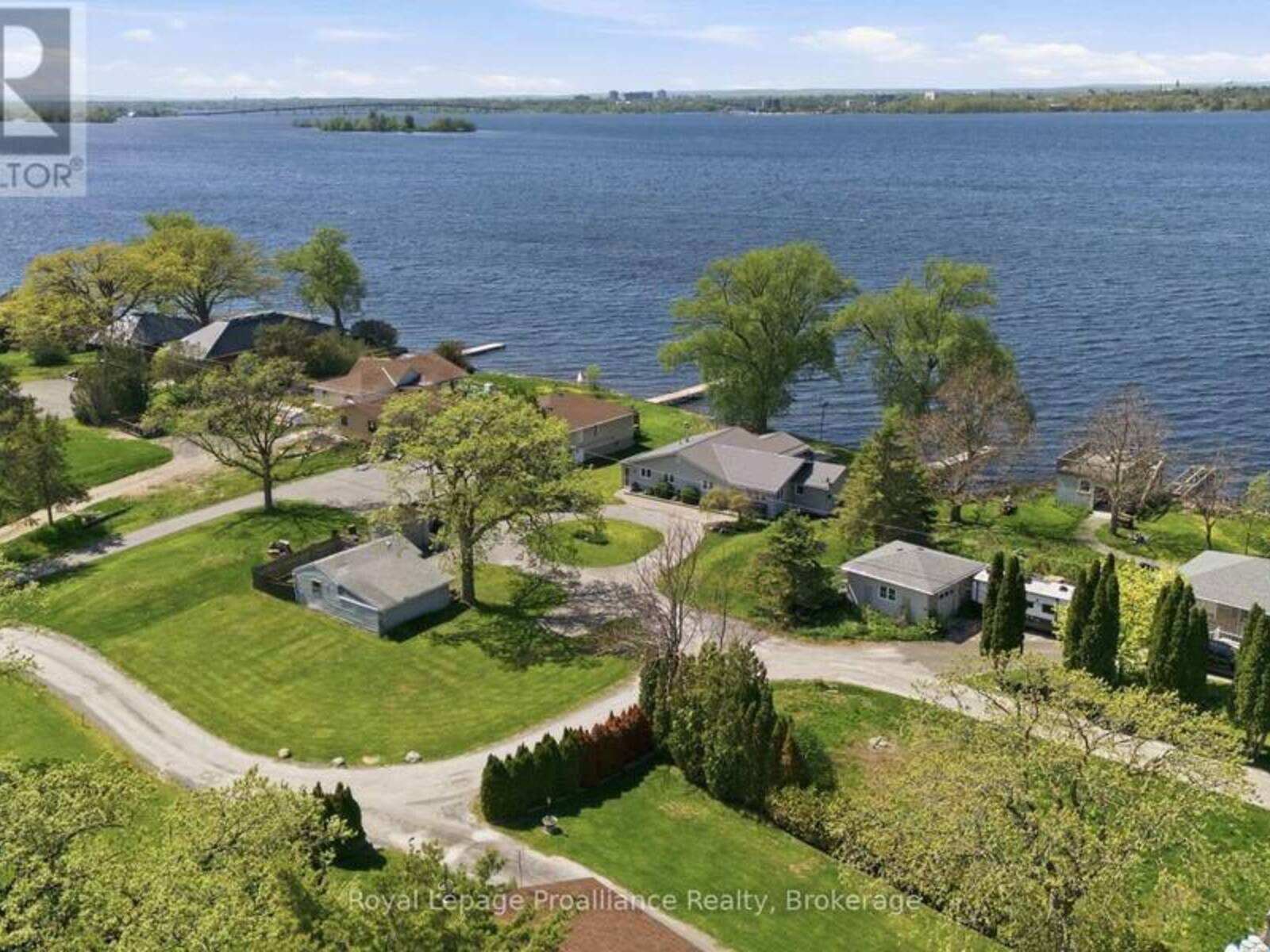 33 PEATS POINT LANE, Belleville, Ontario K8N 4Z7