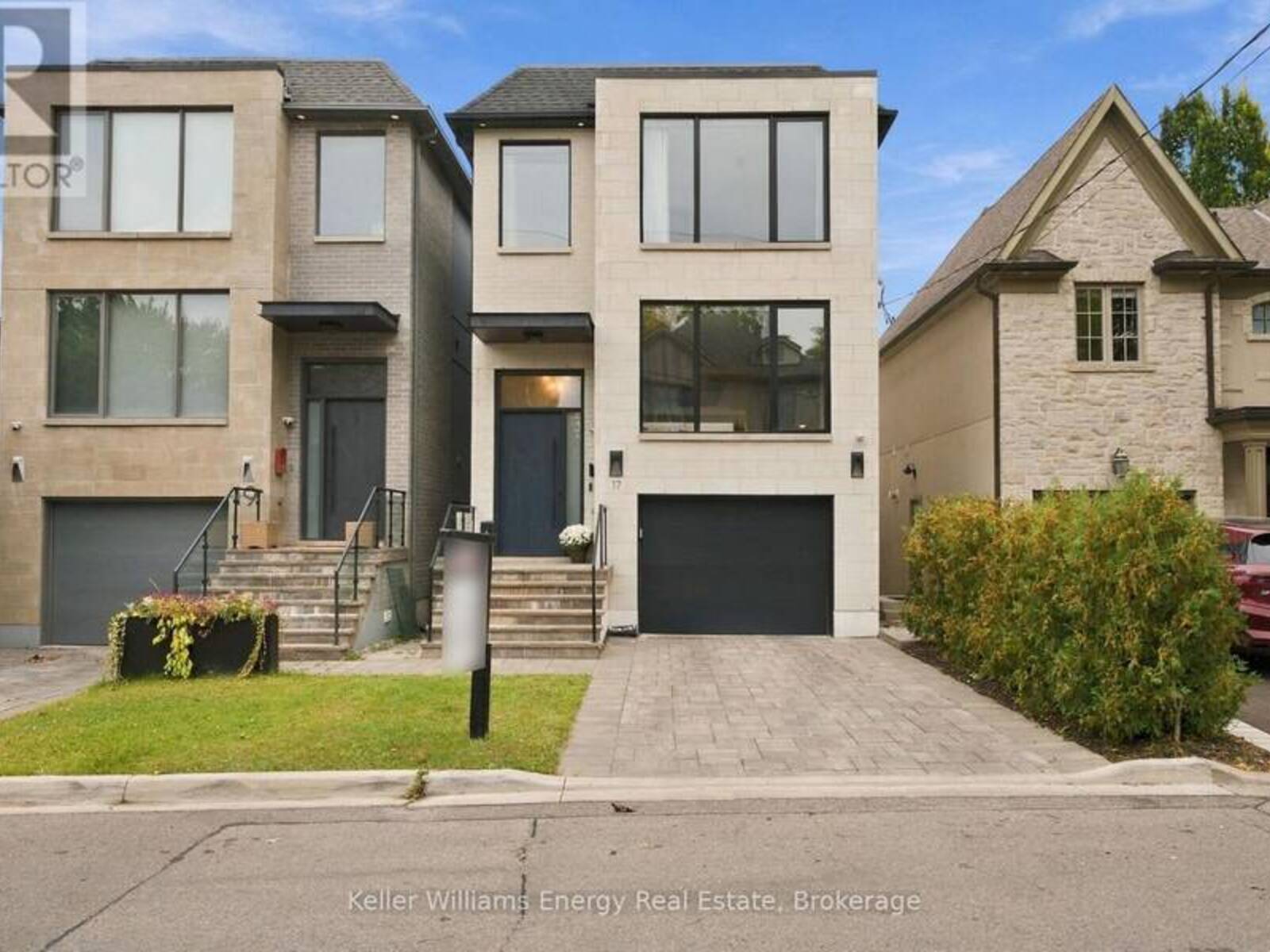 17 WALFORD ROAD, Toronto, Ontario M8X 2P2