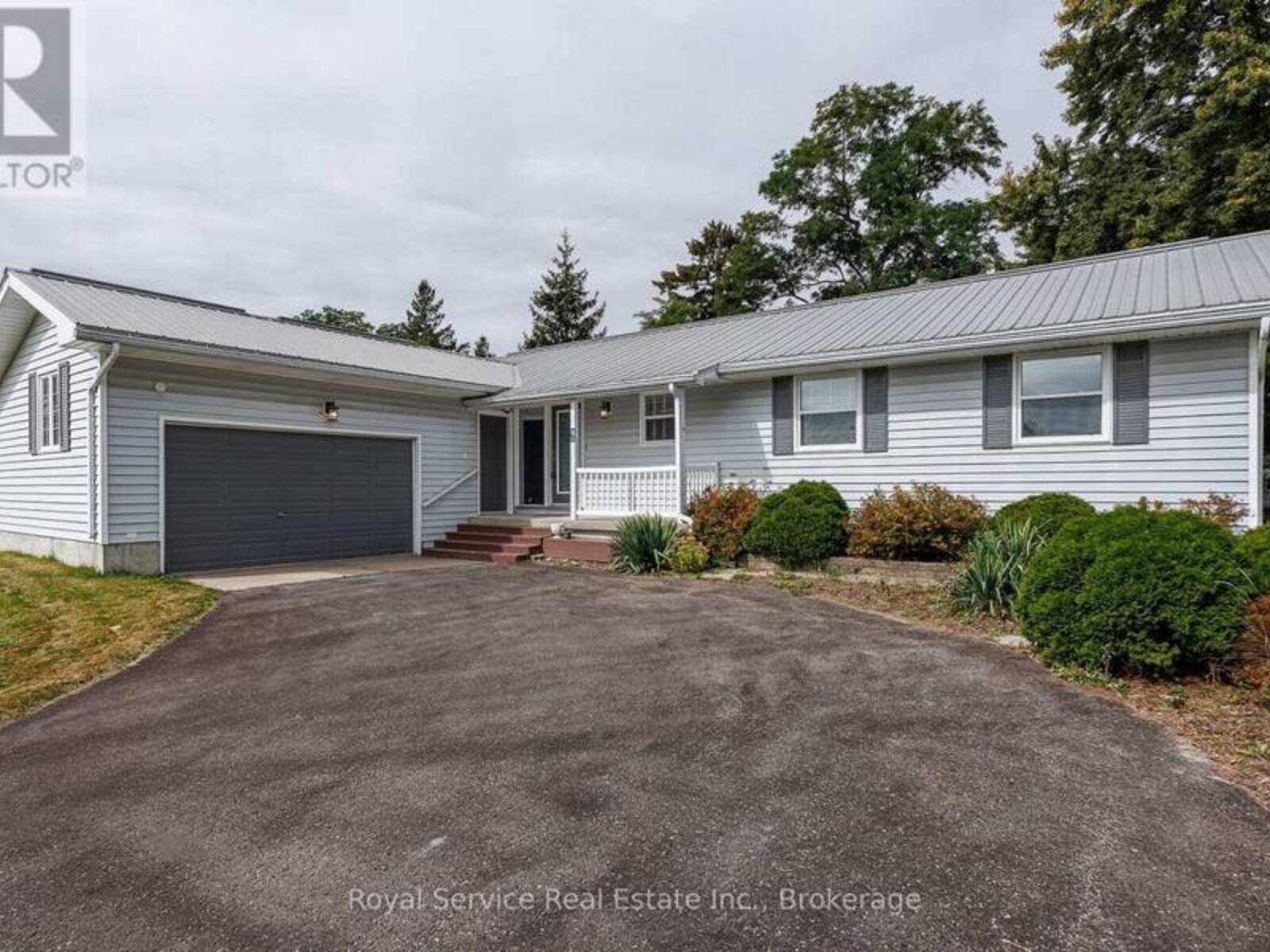 6 CLIFTON ROAD, Port Hope, Ontario L1A 2B5