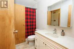 24 OAKWOOD DRIVE | Fenelon Falls Ontario | Slide Image Eighteen