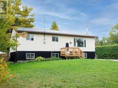 24 OAKWOOD DRIVE Fenelon Falls Ontario, K0M 1N0