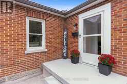 14 ANGELINE STREET S | Lindsay Ontario | Slide Image Five