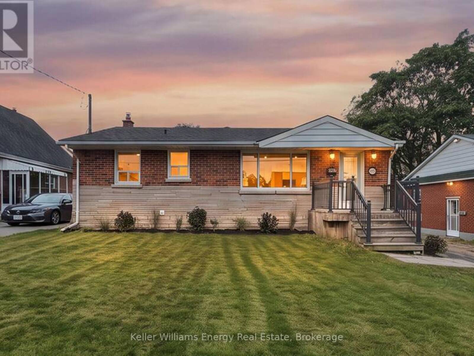 54 EASTLAWN STREET, Oshawa, Ontario L1H 7J8