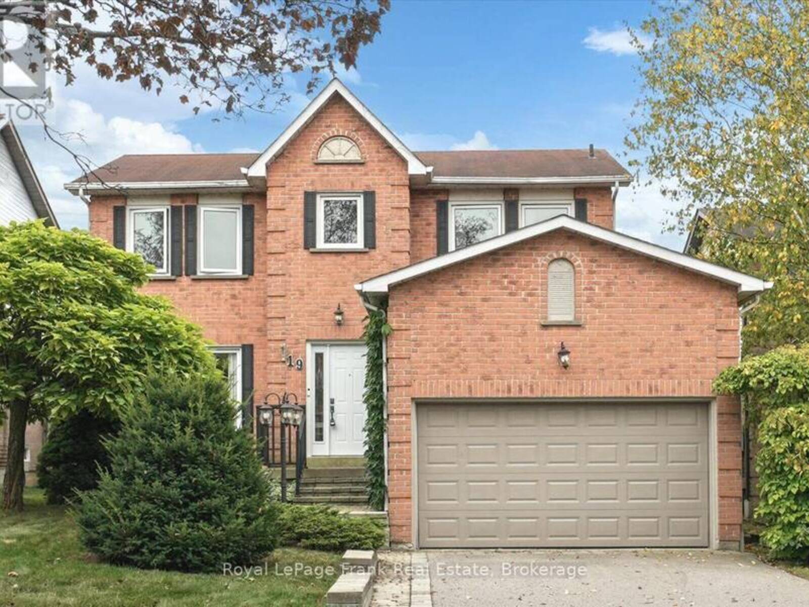 19 LONG DRIVE, Whitby, Ontario L1N 8E2