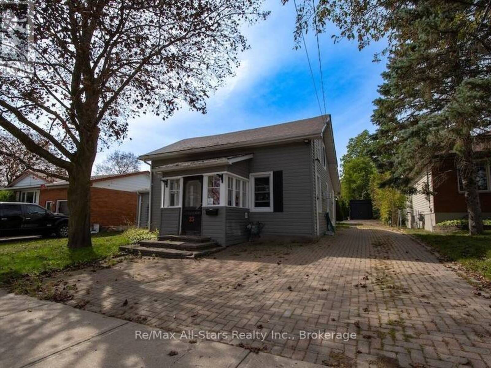 23 WOLFE STREET, Lindsay, Ontario K9V 2J3