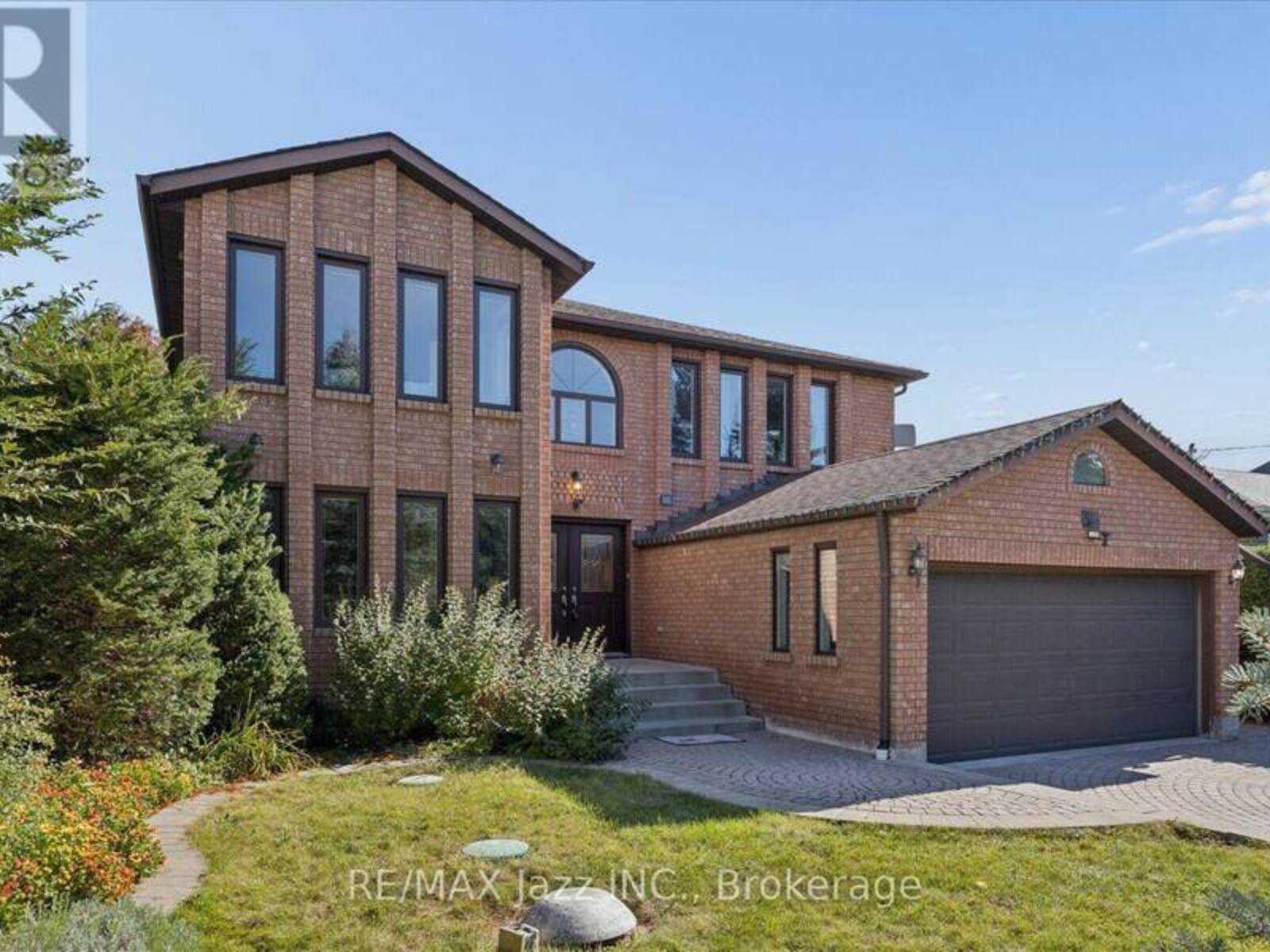 35 WARD STREET, Whitby, Ontario L1M 1G9