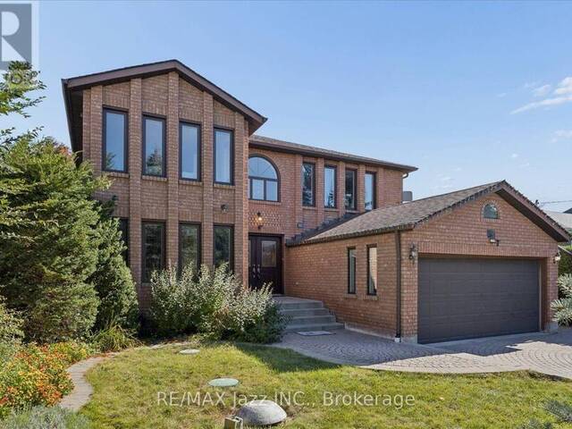 35 WARD STREET Whitby Ontario, L1M 1G9 - 5 Bedrooms Home For Sale